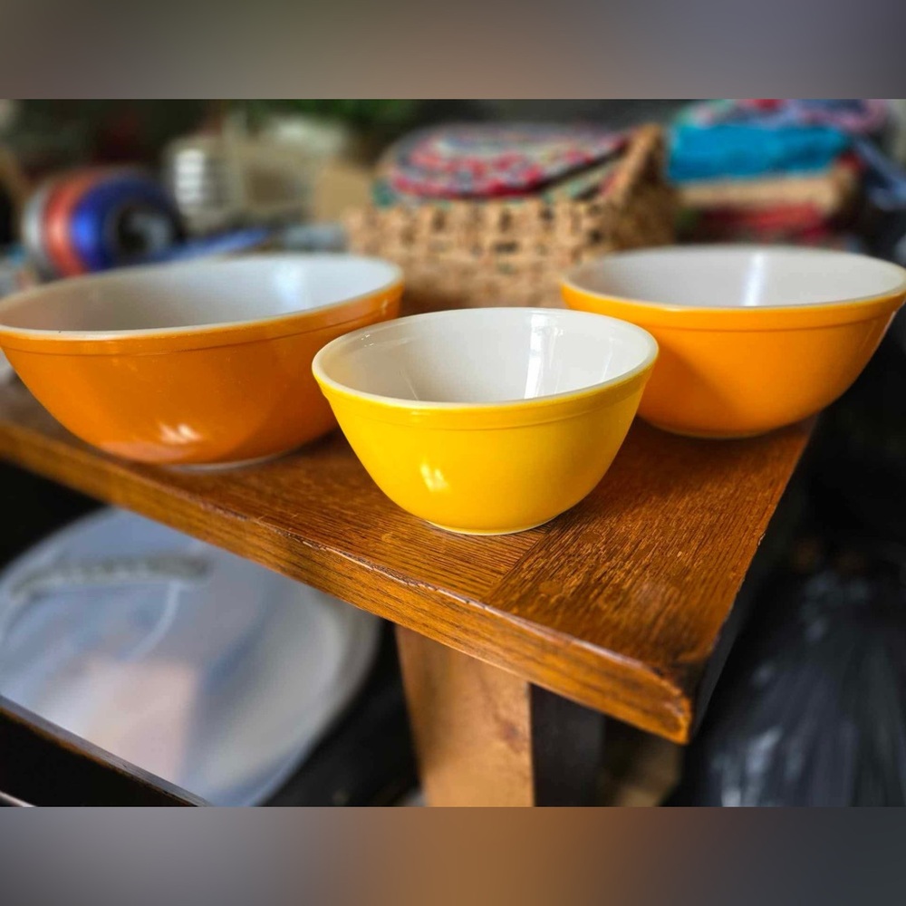 3 piece Pyrex nesting bowl set